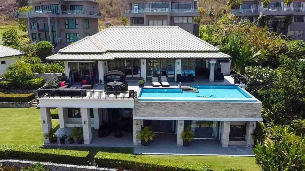 Black Mountain Luxury Golf Course Villa For Sale