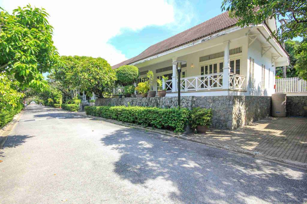 3-Bedroom Luxury Beach Villa for Sale in Baan Chalianglom, Hua Hin