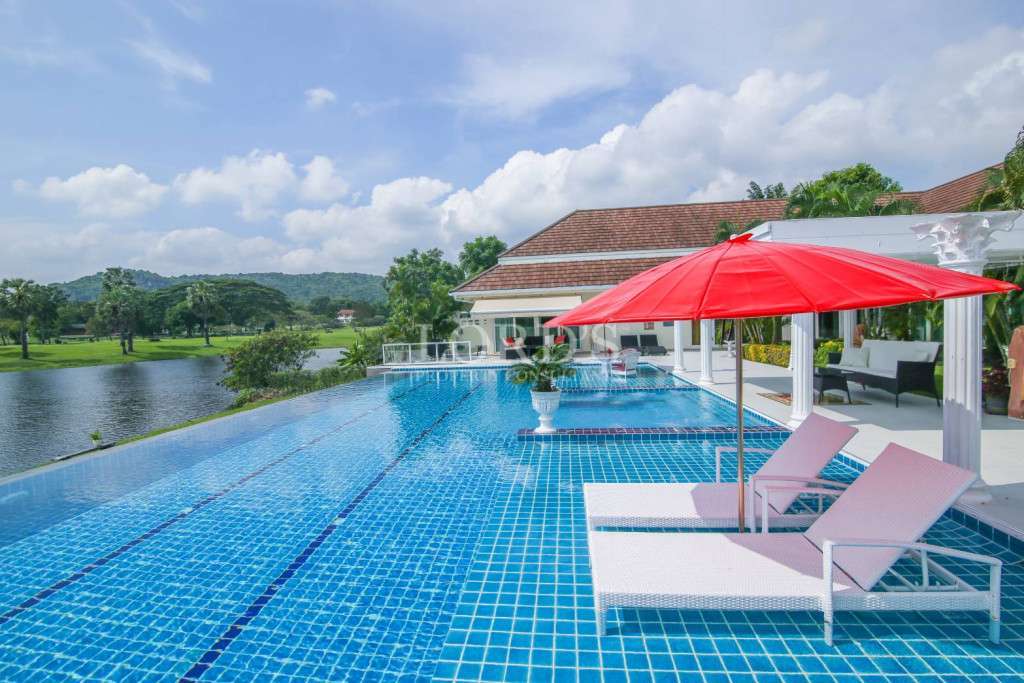 Direct at Palm Hills Golf Course – Luxurious 4 Bedrooms Pool Villa for sale - Cha-Am, Thailand