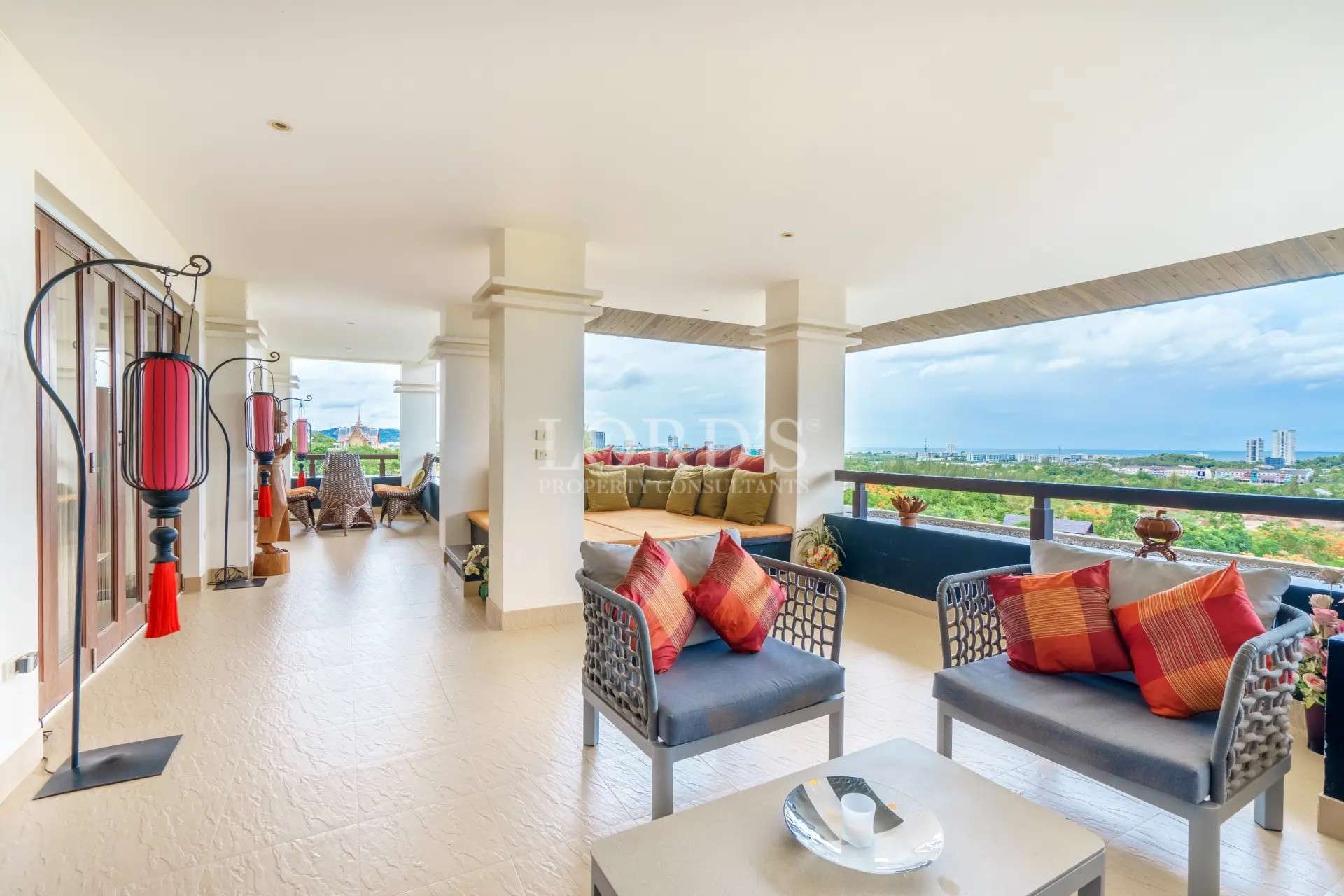 Dachgeschoss 2-Schlafzimmer-Wohnung mit atemberaubender Aussicht