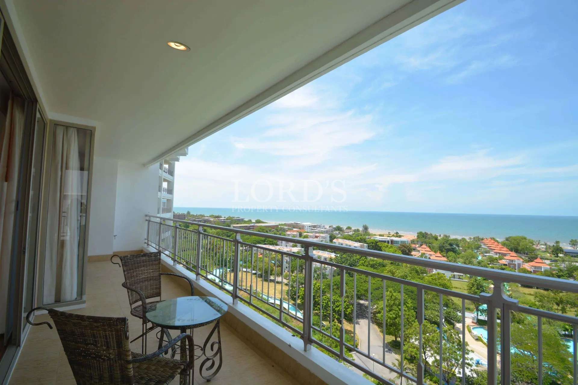 2 Bedroom Condo – stunning panoramic seaviews