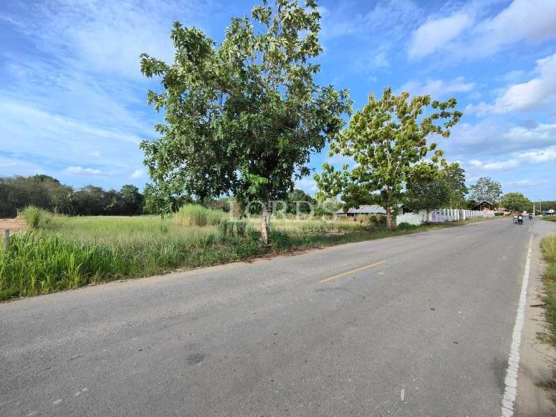 NEAR BLACK MOUNTAIN GOLF COURSE – 2 RAI PAVED ROAD FRONTAGE LAND - Hin Lek Fai, Thailand