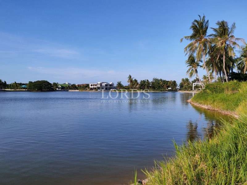 PRESTIGIOUS PALM HILLS GOLF LAKE FRONTAGE PLOT - Cha-Am, Thailand