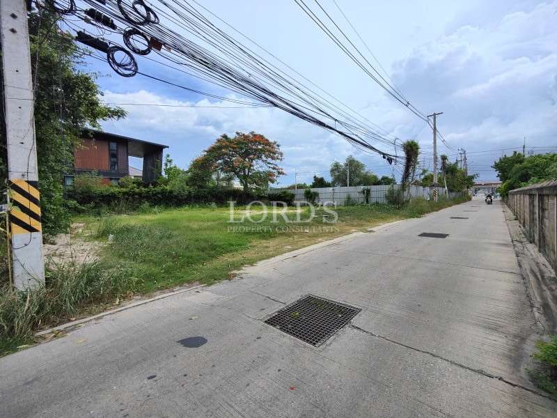 CENTRAL PLOT LOCATED ONLY 150 METERS TO BLUPORT - Soi 102, Thailand
