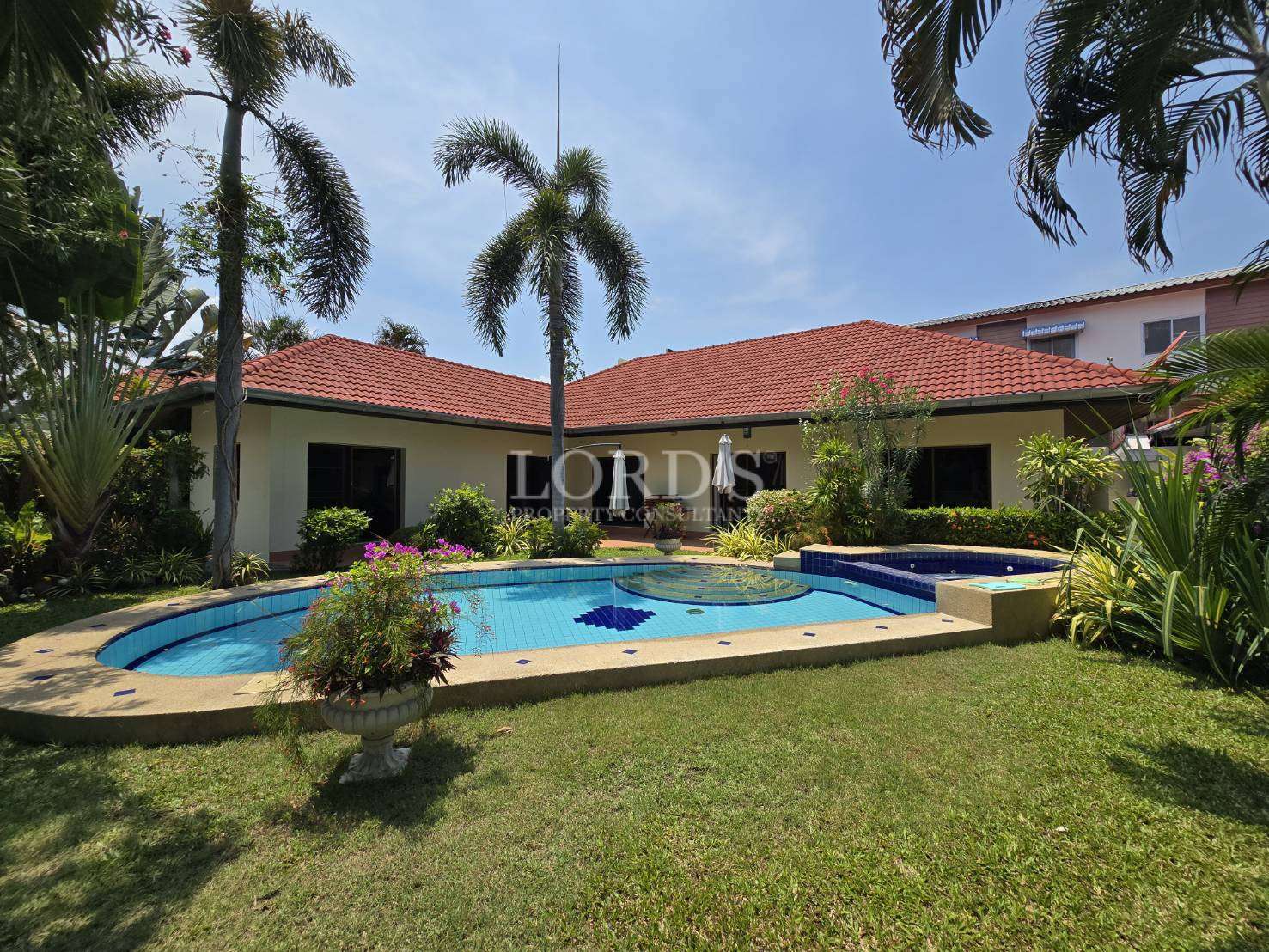 RENTED – Spacious central 4-Bedroom Pool Home in Soi 89