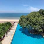 Absolute Beachfront Top Floor 3 Bedroom Condo Swimming pool area