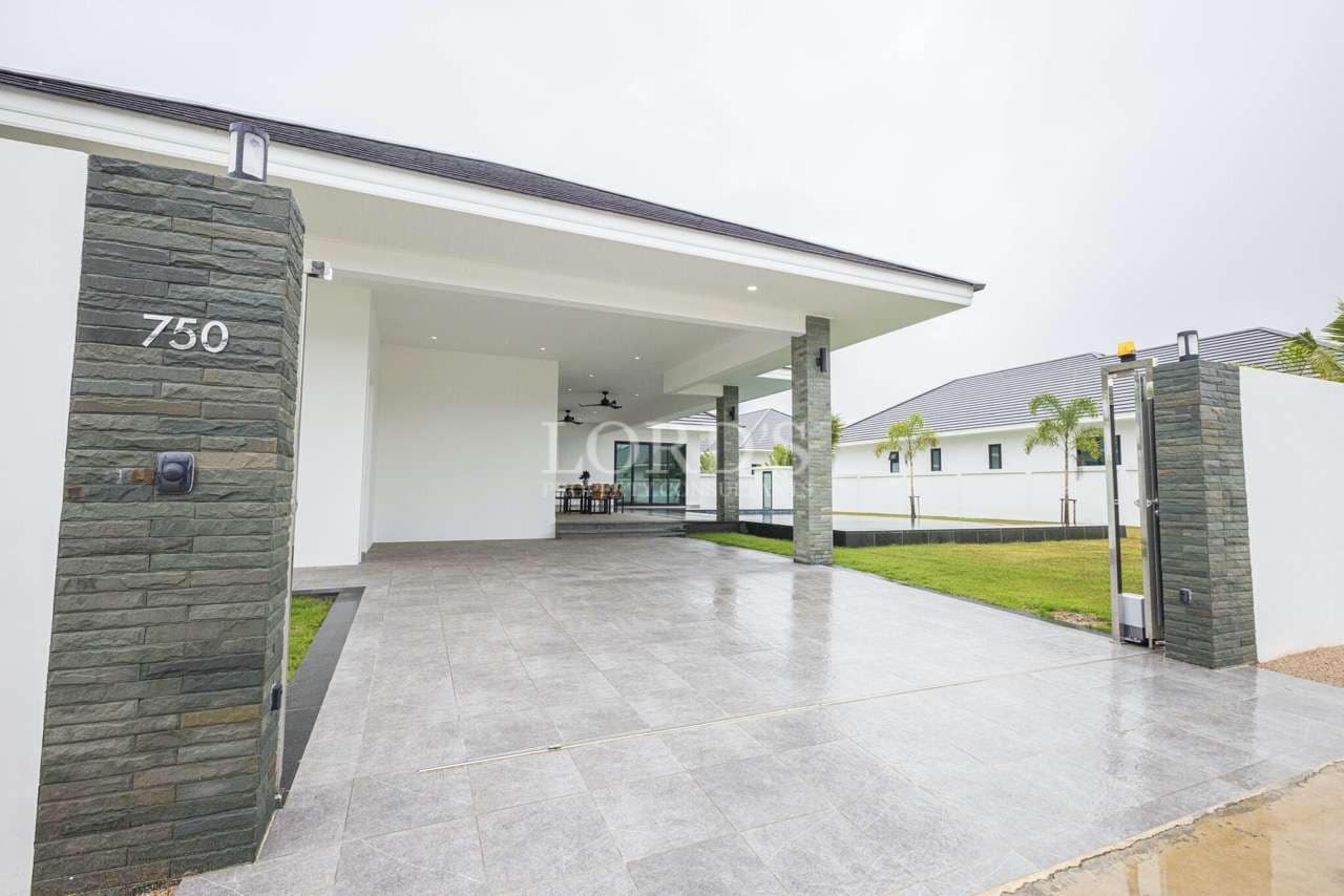 Modern house with spacious entrance