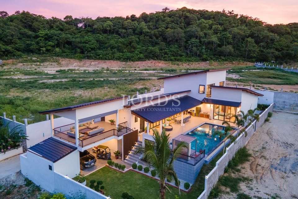 For sale – Elegant contemporary 5 bedrooms Pool Villa in the heart of Hua Hin City - Hua Hin, Thailand