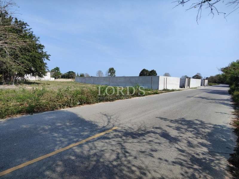 Beautiful 1,600 m2 Land Plot for Sale Near Black Mountain Golf Course - Hin Lek Fai, Thailand