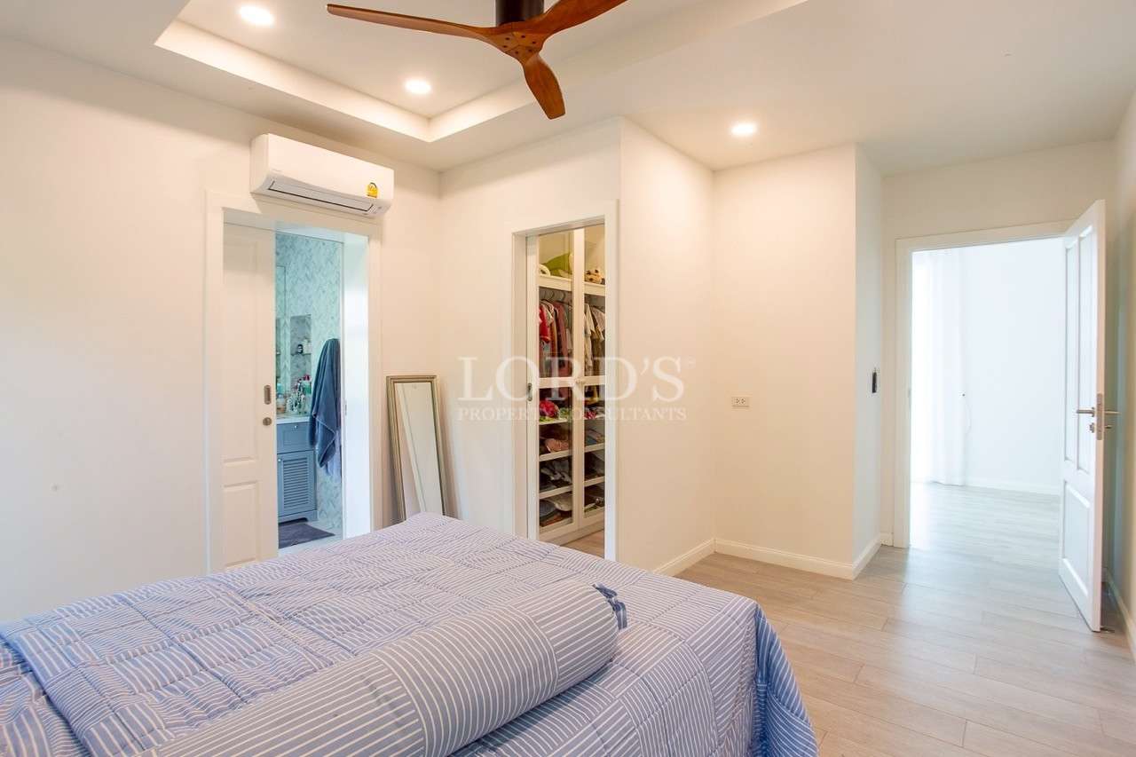 Bright bedroom with ensuite bathroom and walk-in closet access