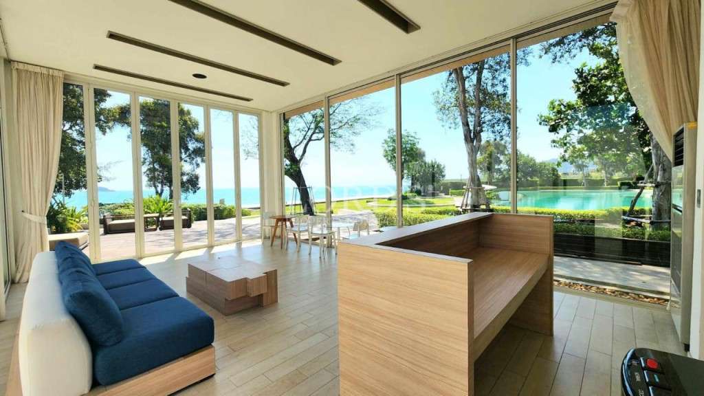 Open lounge with ocean view
