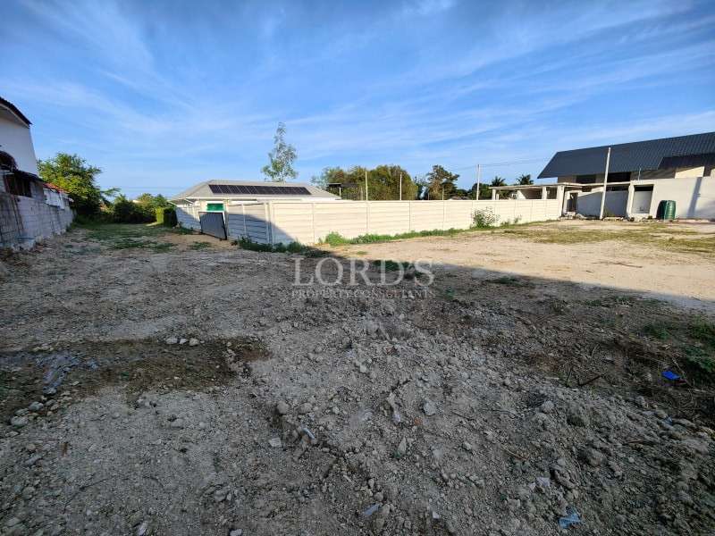 Sold – 800 sqm HOME BUILDING PLOT LOCATED JUST 2.7 KM. TO BLUPORT SHOPPING MALL - Hin Lek Fai, Thailand