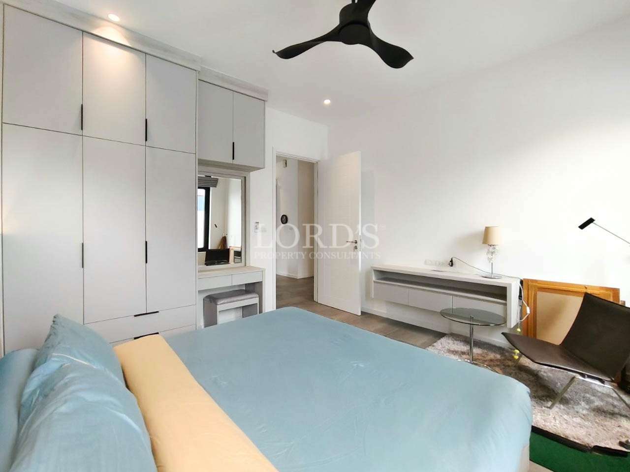 Bedroom with bed and built-in wardrobe