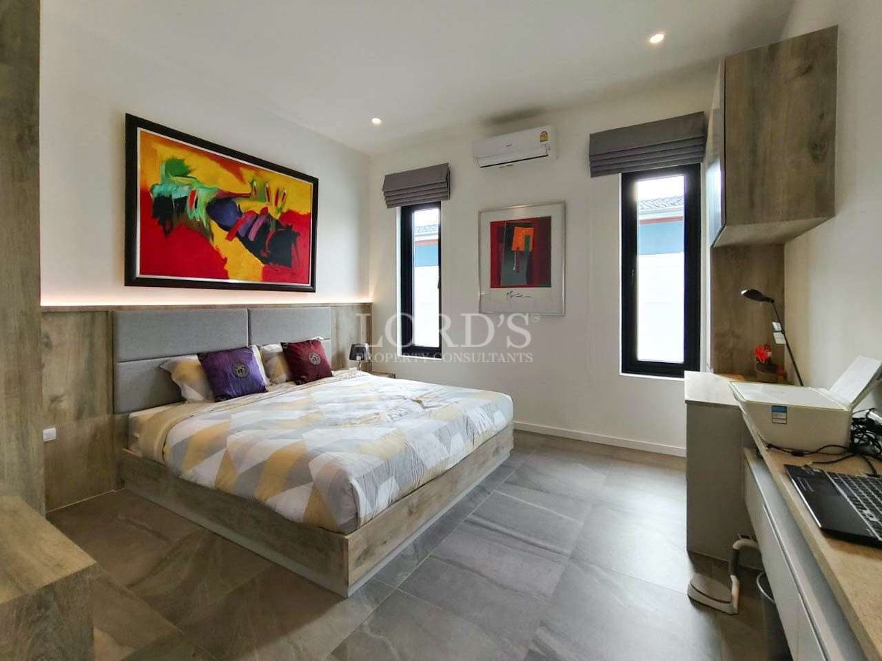 Bedroom with bed and modern decor