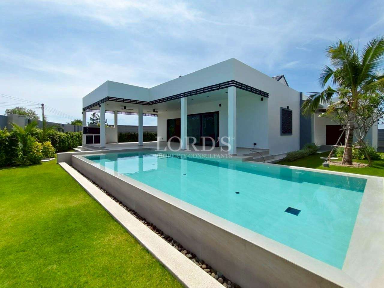 Luxury modern house beside pool