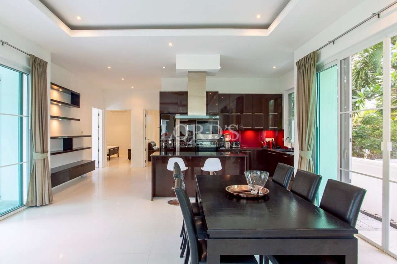 Modern kitchen with dining area