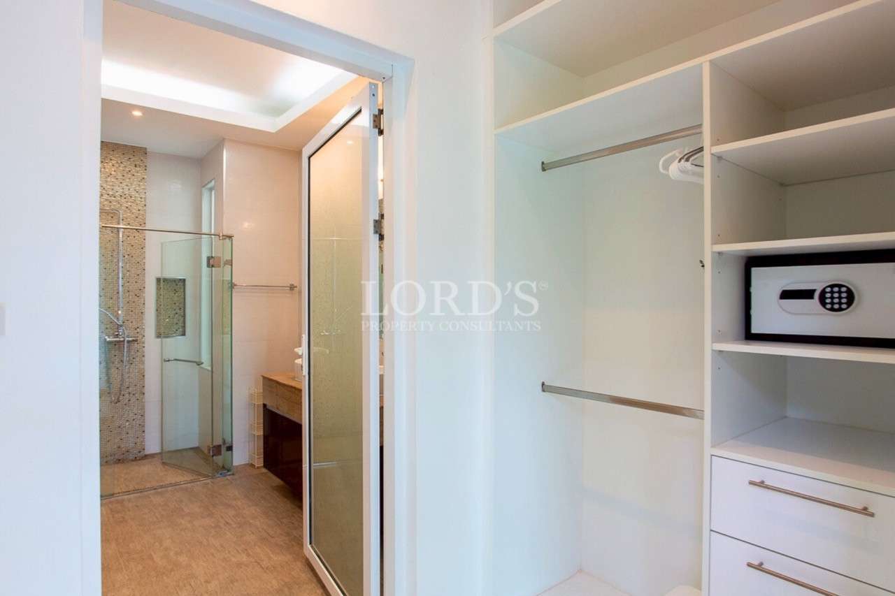 Modern bathroom with open closet