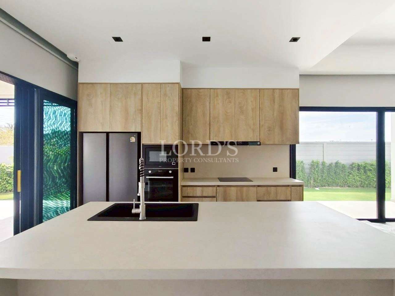 Luxury kitchen island with cooktop