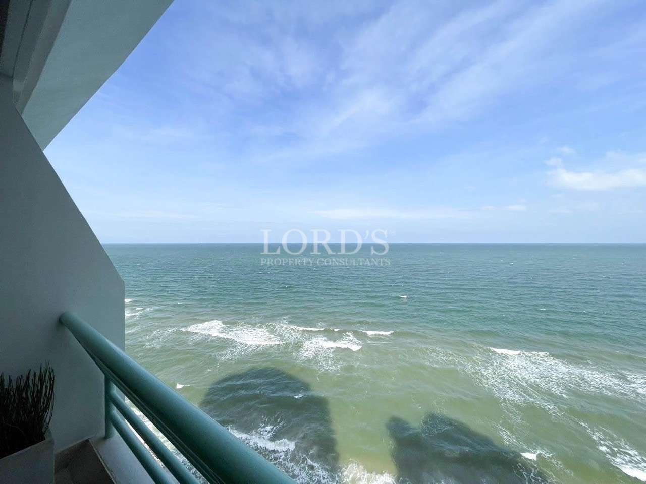 Wide ocean view with horizon and waves