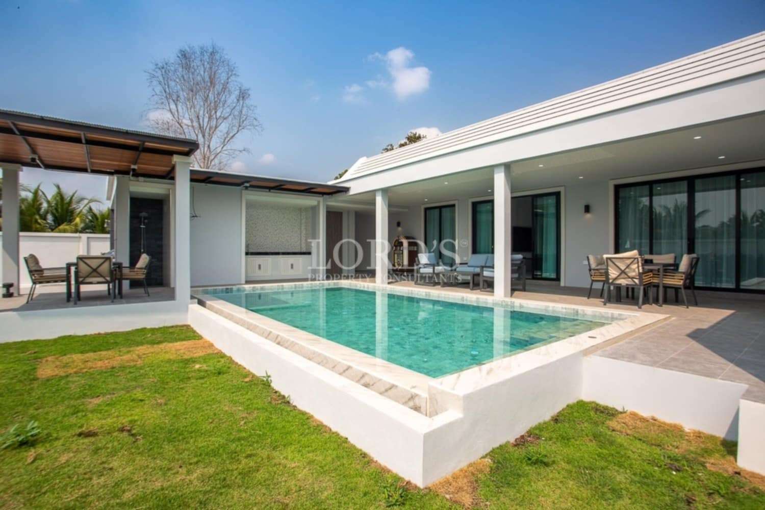 Beautiful modern villa with private pool and lawn