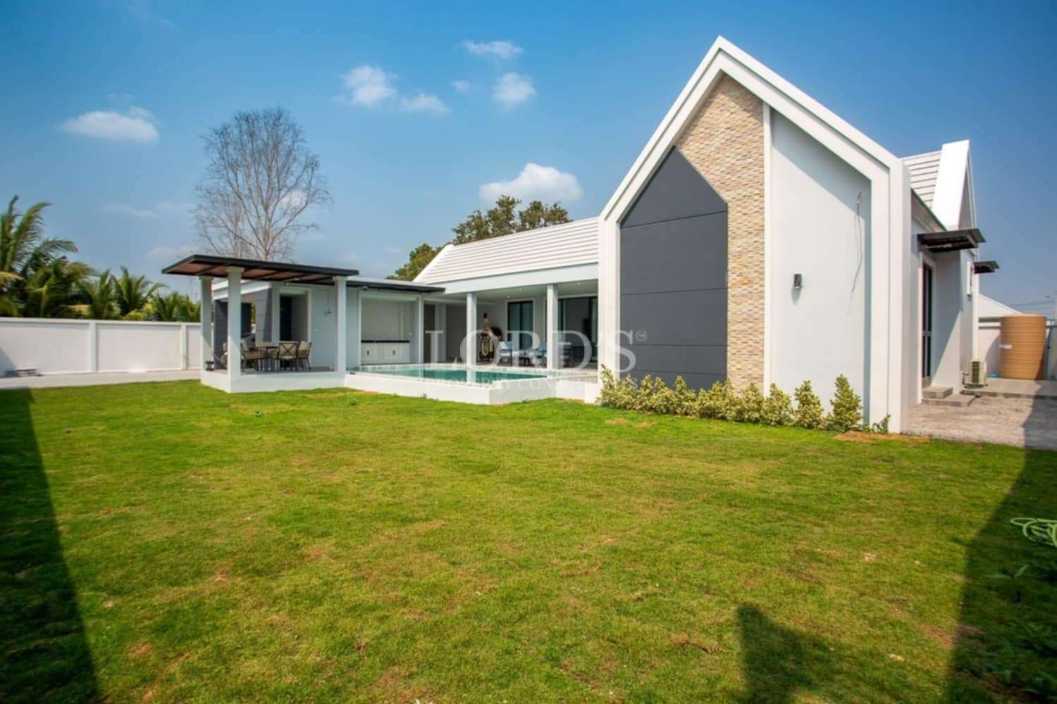 Beautiful house with garden and lawn