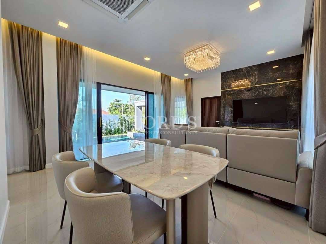 Dining area with round table and chairs