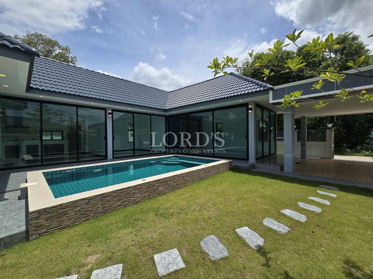 Great value – Ready to move in 3 Bedroom Pool Villa close to Immigration for sale