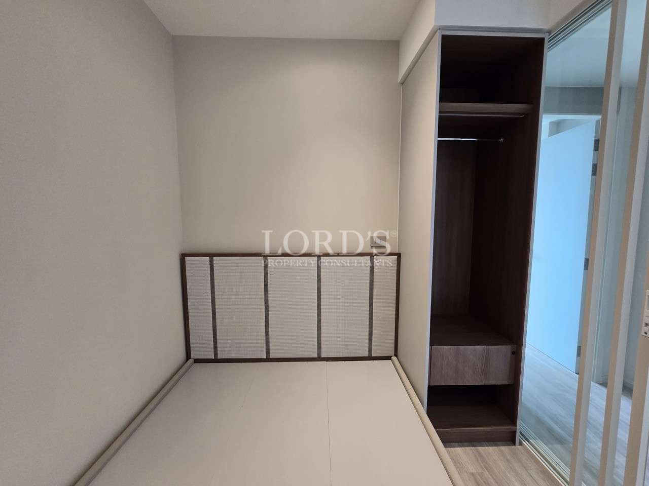 Empty room with closet space