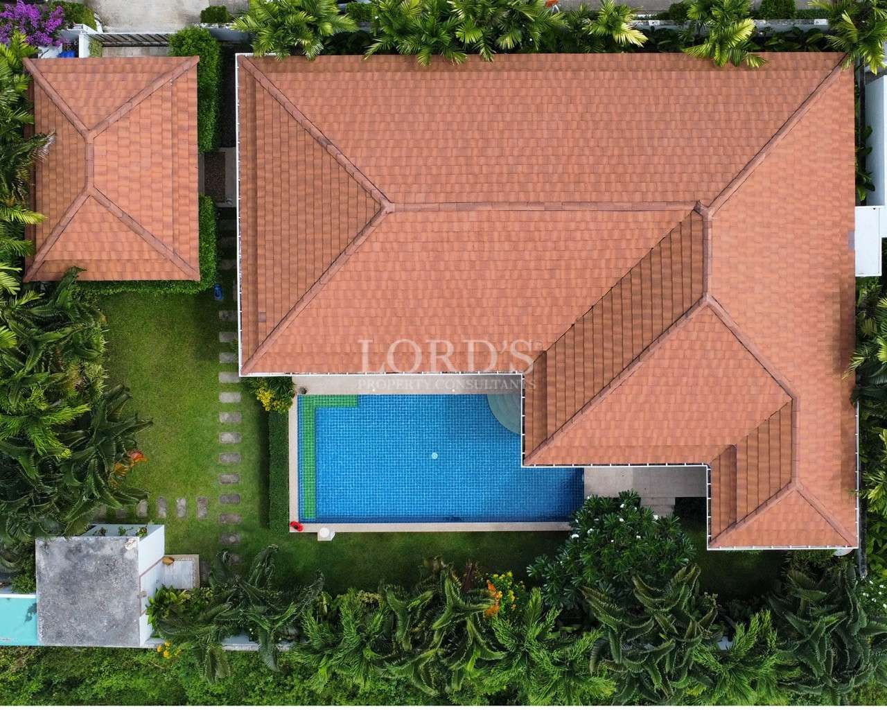 Villa with private pool and garden