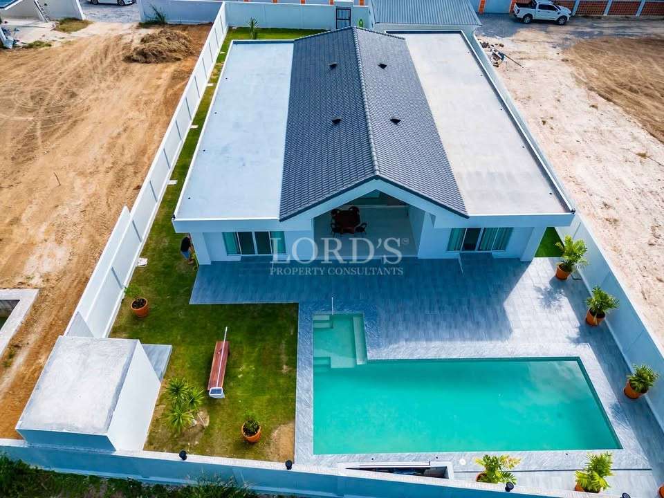 Beautiful 4 Bedrooms Pool Villa for Sale in Pranburi - Pranburi, Thailand