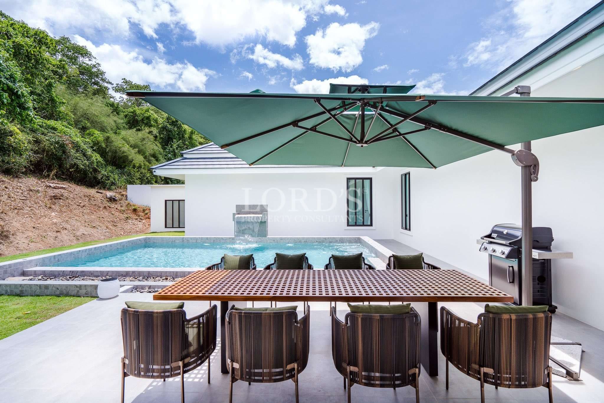 Modern villa with pool and dining