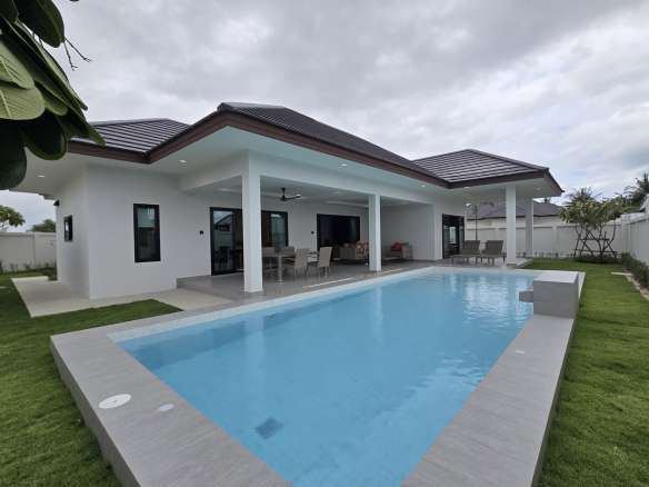 Modern villa with swimming pool.