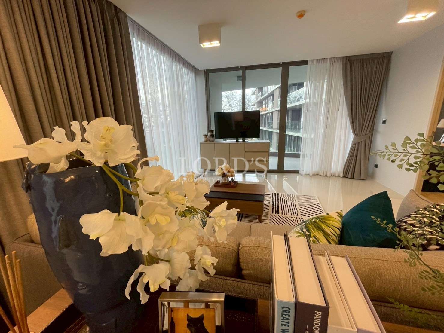 Modern living room with decorative flowers