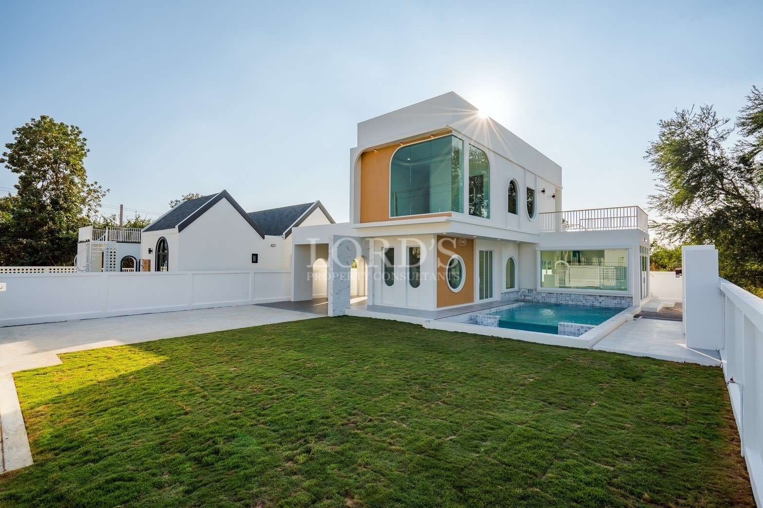 Reduced price!!! – 2-Storey Detached Home with Private Pool in a modern Coronial Style