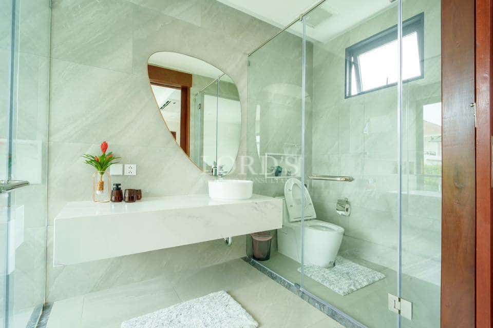 Modern bathroom with glass features