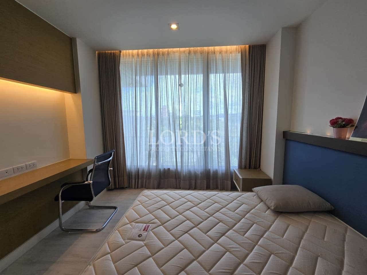 Modernes Schlafzimmer mit natürlichem Licht