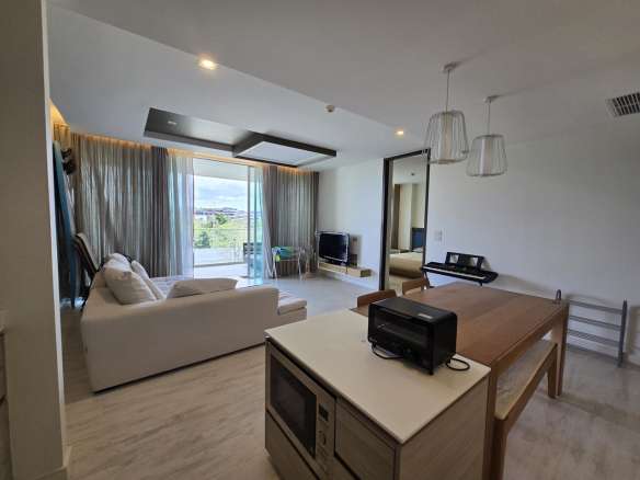 Modernes Wohnzimmer mit Essbereich