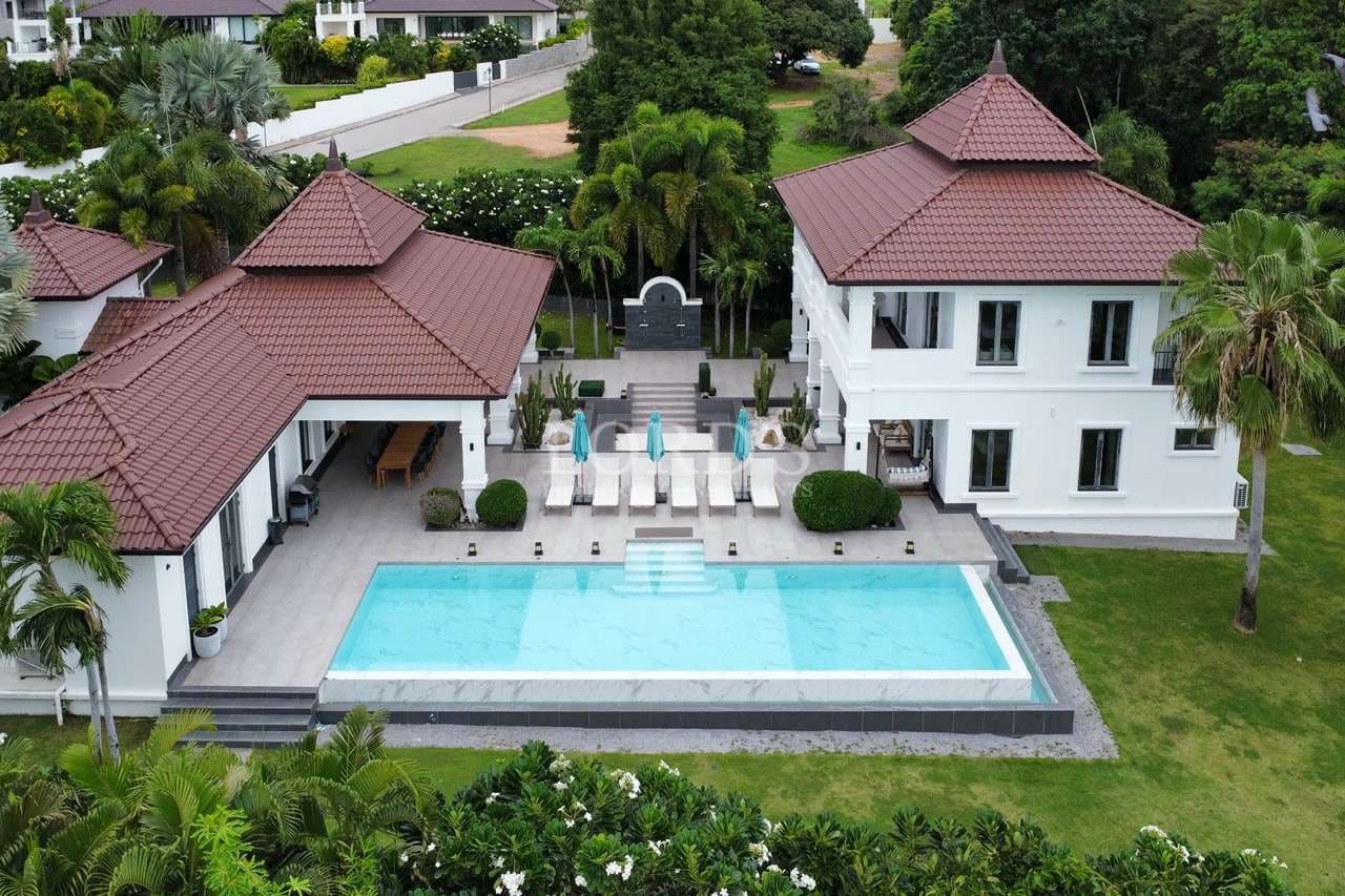 Luxurious villa with swimming pool.