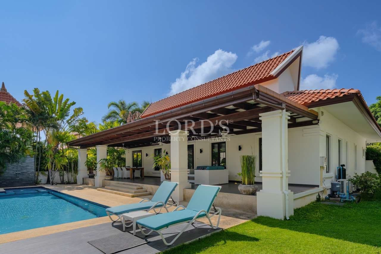 Modern villa with pool and lounge