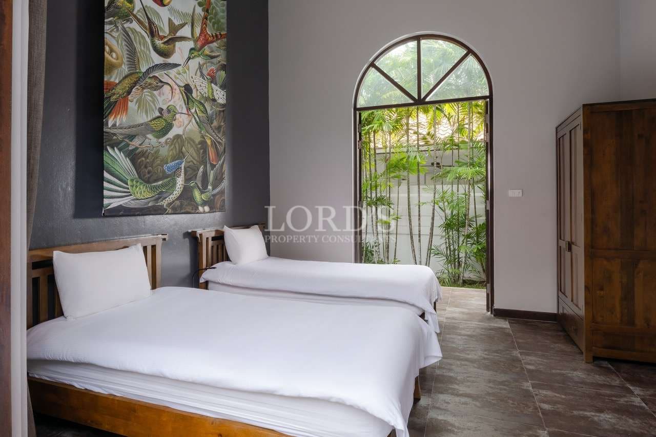 Minimalist bedroom with tropical decor