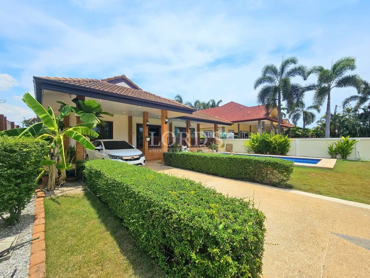 House with garden and pool area