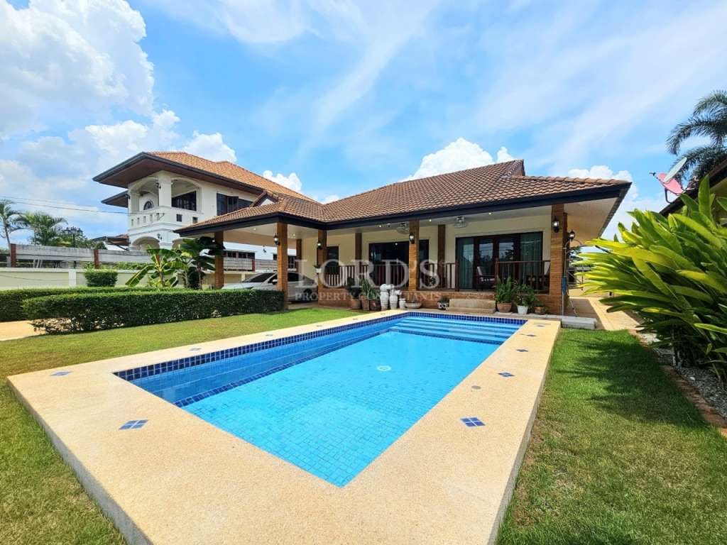 Modernes Haus mit Schwimmbad