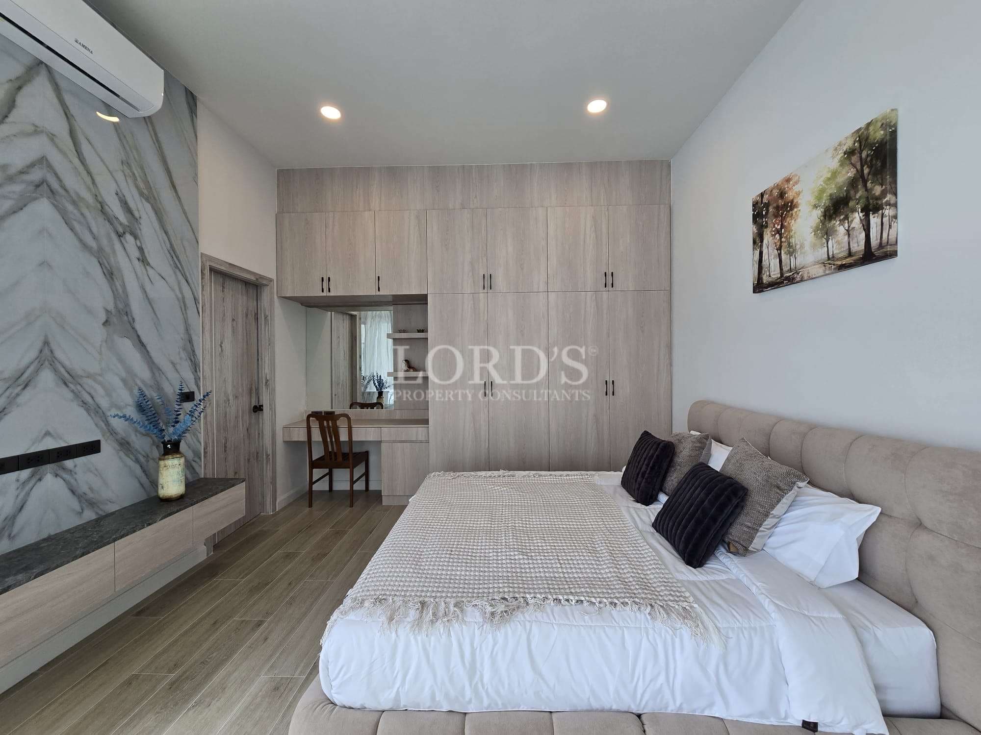 Modern bedroom with elegant decor