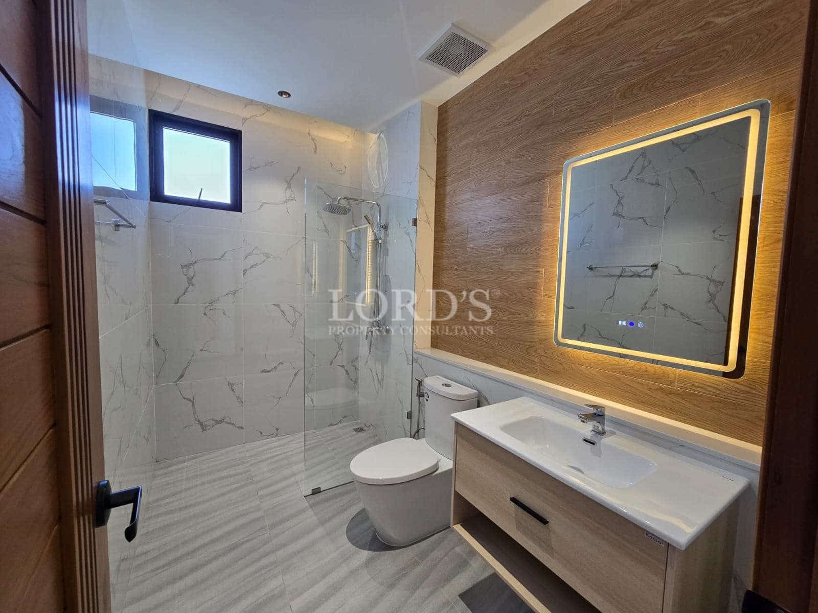 Modern bathroom with stylish cabinetry