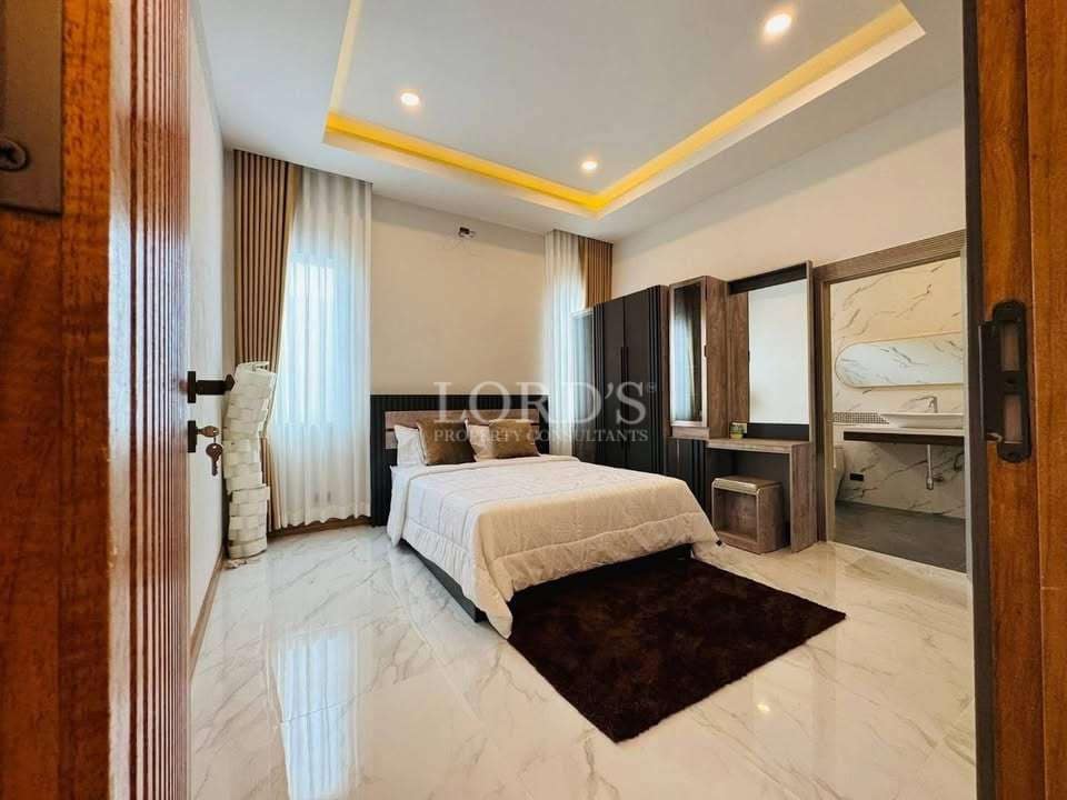 Modern bedroom with elegant decor