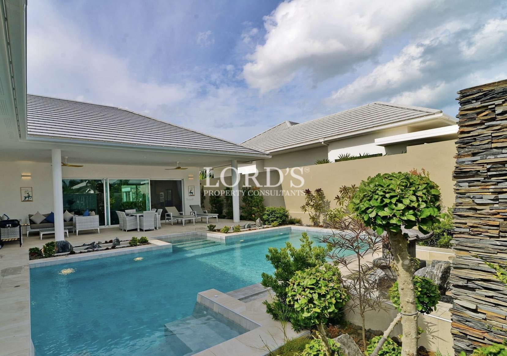 Modern villa with swimming pool