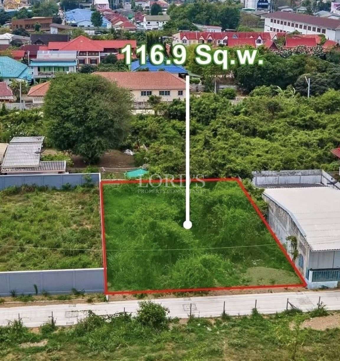 Aerial view of a residential land plot measuring 116.9 square wah, outlined in red.