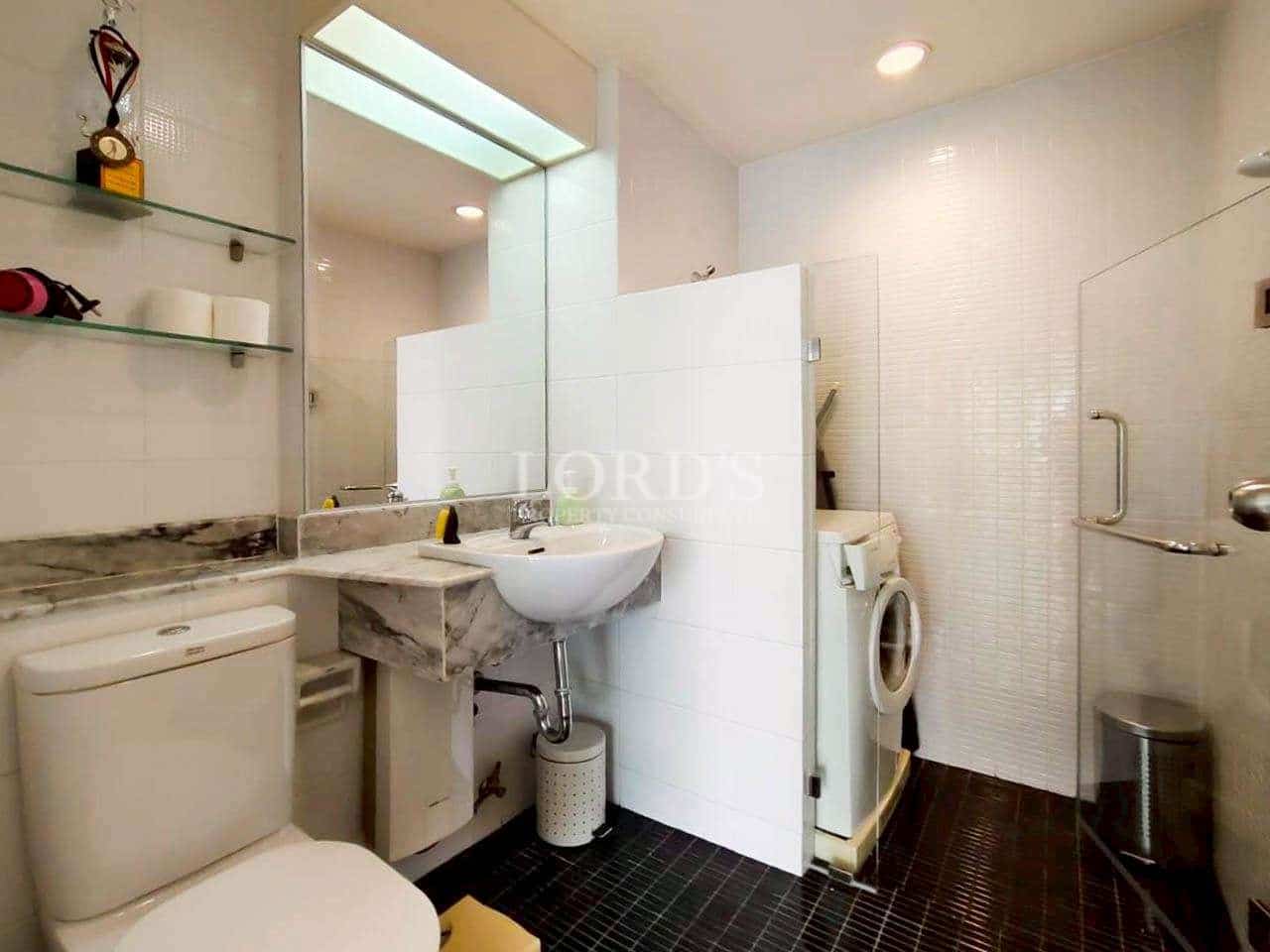 Modern bathroom with laundry facilities