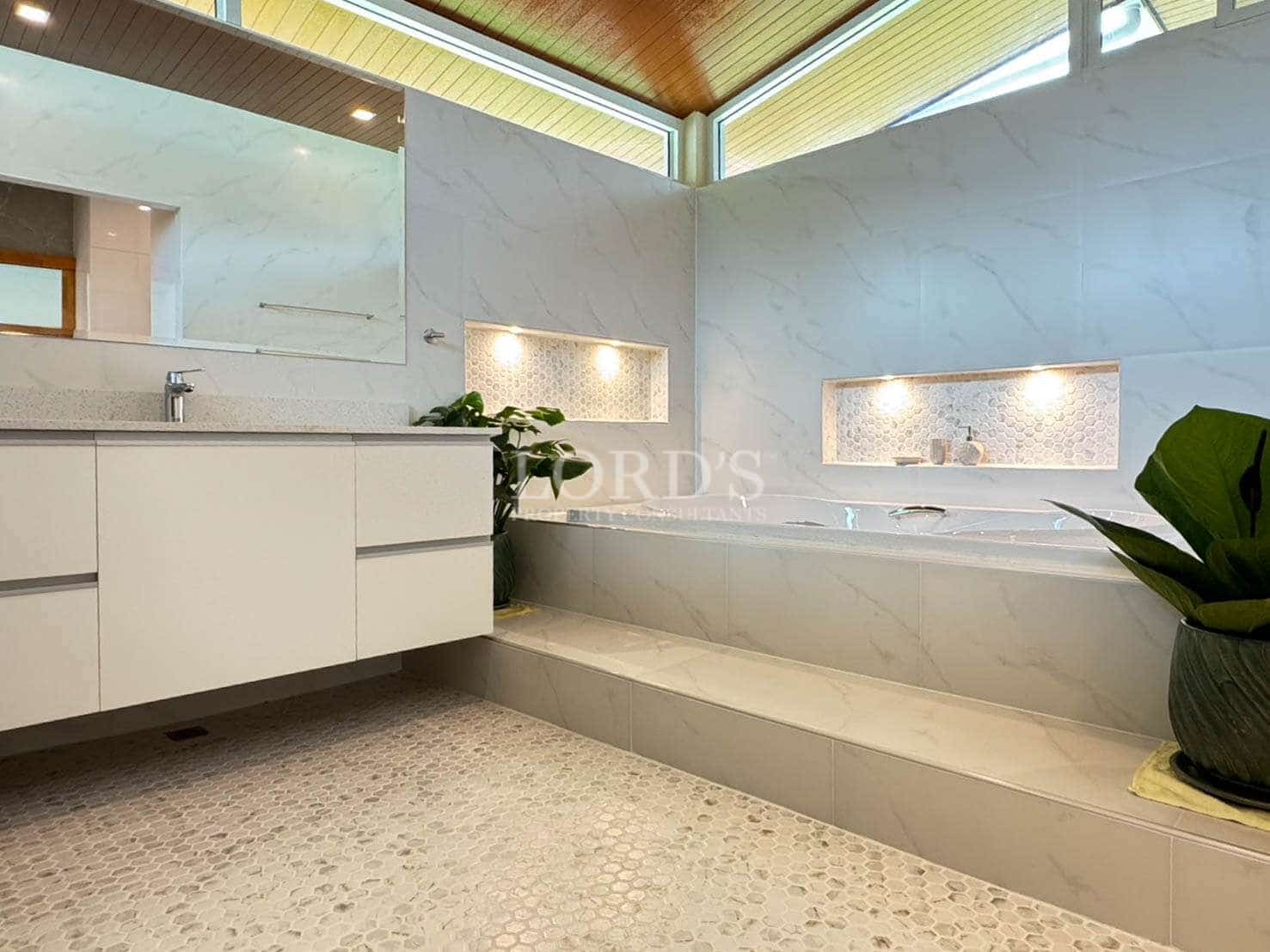 Modern bathroom with elegant features