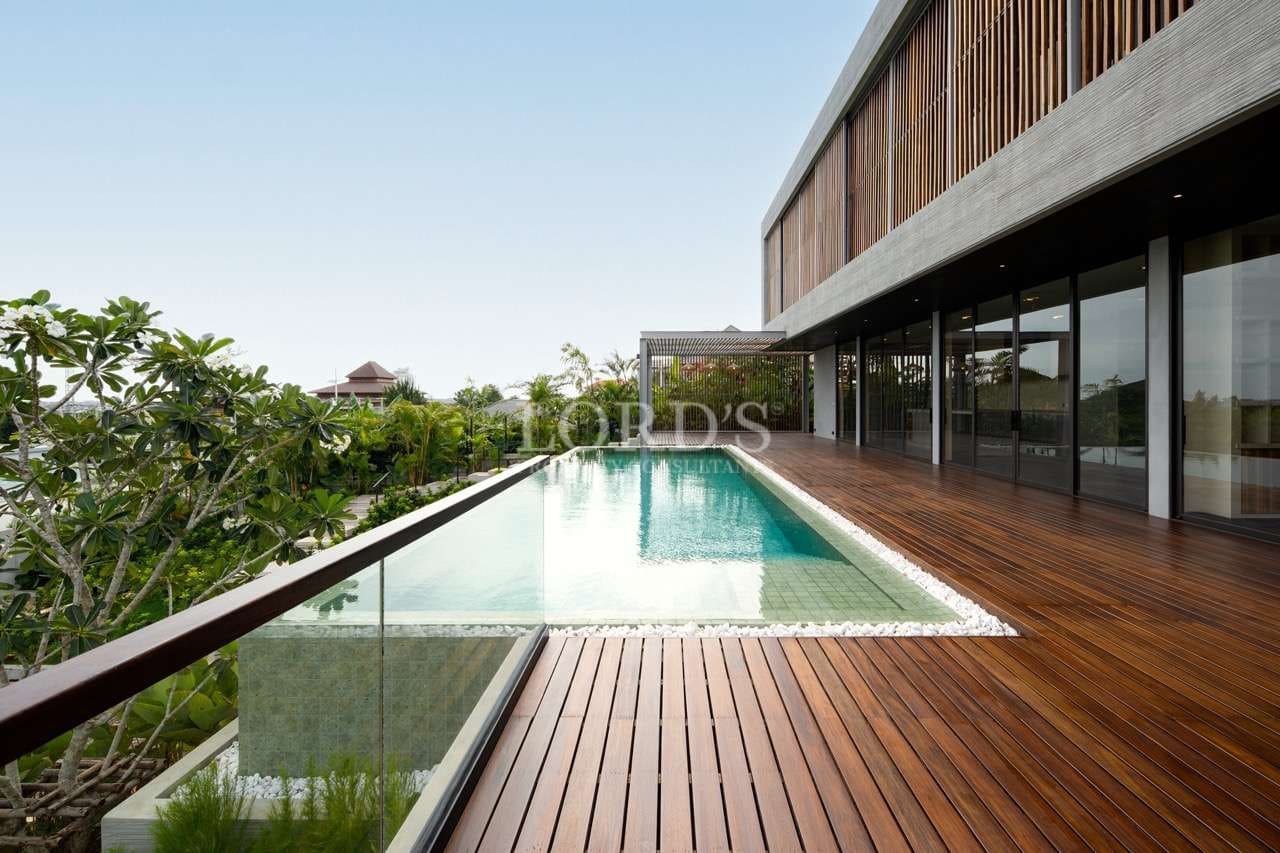 Modern villa with infinity pool
